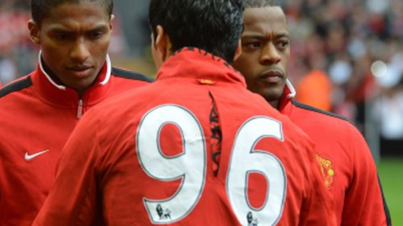 Patriss Evrā un Luiss Suaress paspiež viens otram roku
Foto: AFP Scanpix