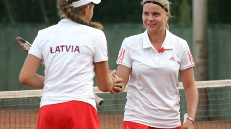 Aļona Ostapenko un Dārta Elizabete Emuliņa
Foto: itftennis.com