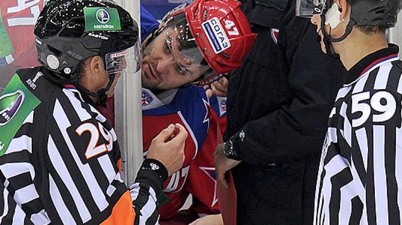 Aleksandrs Radulovs (centrā)
Foto: cska-hockey.ru