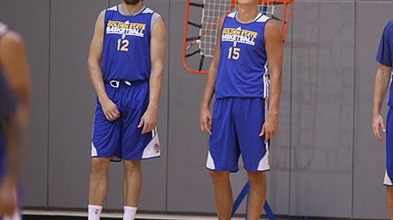 Endrjū Boguts un Andris Biedriņš
Foto: warriors.com