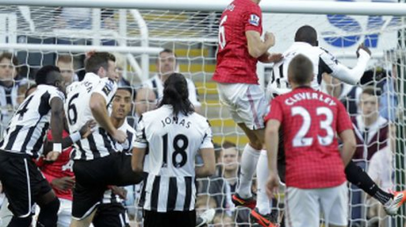 Džonijs Evanss gūst vārtus
Foto: AFP/Scanpix