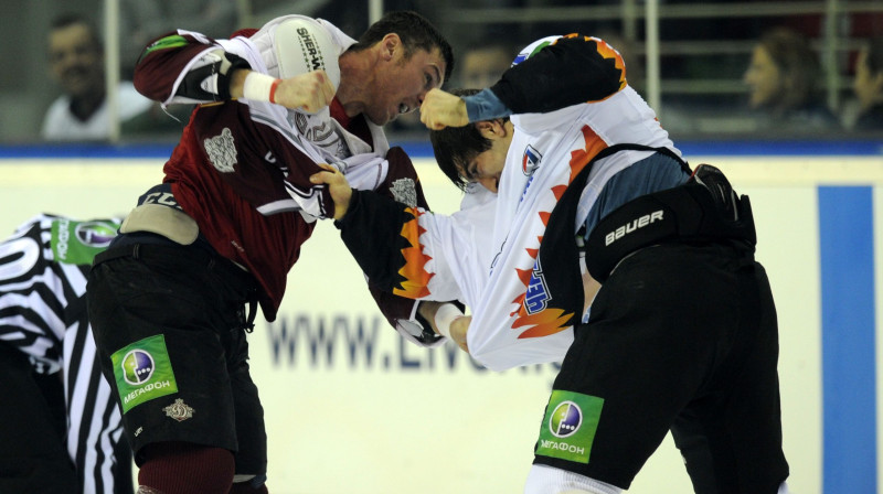 Raitis Ivanāns pret Pahrudinu Gimbatovu.
Foto: Romāns Kokšarovs, Sporta Avize, f64