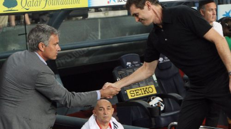 Žuzē Mourinju un Tito Vilanova
Foto: AFP/Scanpix