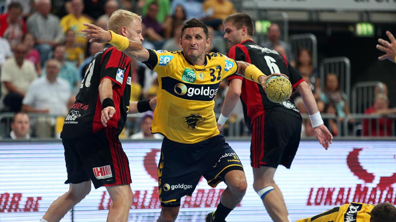 Aleksandrs Pētersons spēlē pret savu bijušo klubu guva 8 vārtus un kļuva par rezultatīvāko starp abu komandu spēlētājiem. "Lauvas" turpina tikai uzvarēt. .