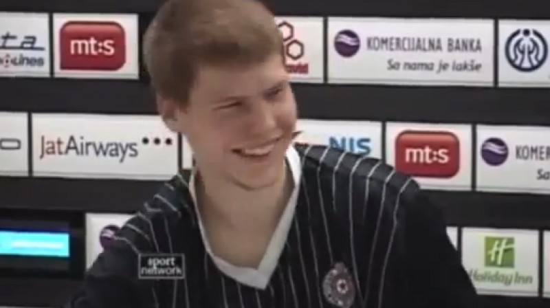 Dāvis Bertāns pārsteidz ar serbu valodu
Foto: no "Sport Network" video