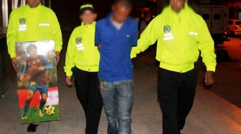 Noziedznieks slēpa mantu zem Mesi attēla
Foto: elheraldo.co