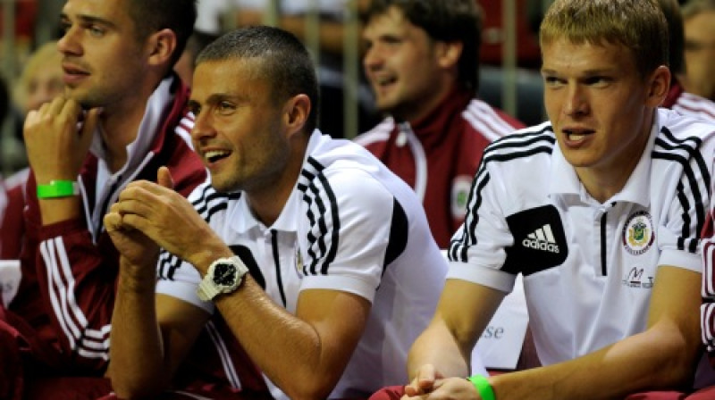 Oskars Kļava, Māris Verpakovskis un Artjoms Rudņevs, apmeklējot basketbolu "Arēnā Rīga"
Foto: Romāns Kokšarovs (f64)