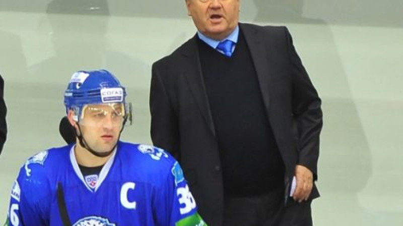 Astanas "Barys" galvenais treneris Vladimirs Krikunovs un komandas kapteinis Dmitrijs Upers
Foto: hcbarys.kz