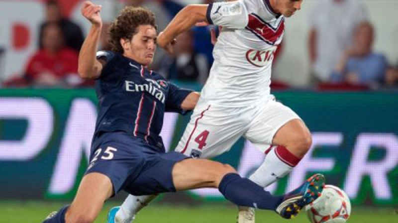 Adrjēns Rabio Francijas čempionāta spēlē pret Ludoviku Obranjaku
Foto: AFP/Scanpix