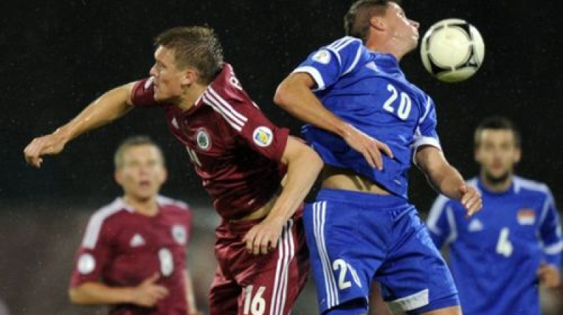 Artjoms Rudņevs cīņā ar pretinieku
Foto: Romāns Kokšarovs, Sporta Avīze/F64 Photo Agency