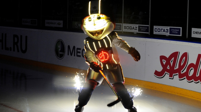 Rīgas "Dinamo" talismans arī nevar būt drošs - jo tagad klubā meklē vainīgos...

Foto: Romāns Kokšarovs, Sporta Avīze, f64