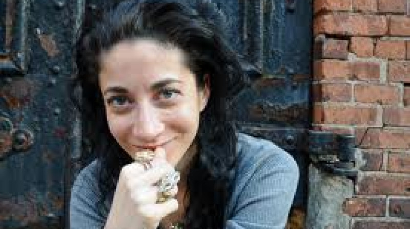 Lorena Olivera "Pirms es krītu"