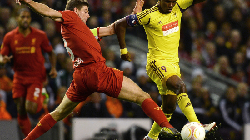 Stīvens Džerards pret Samuelu Eto'o
Foto: AFP/Scanpix