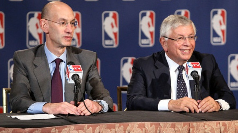 Jaunais un jau bijušais komisārs - Adams Silvers un Deivids Stērns
Foto: AFP/Scanpix