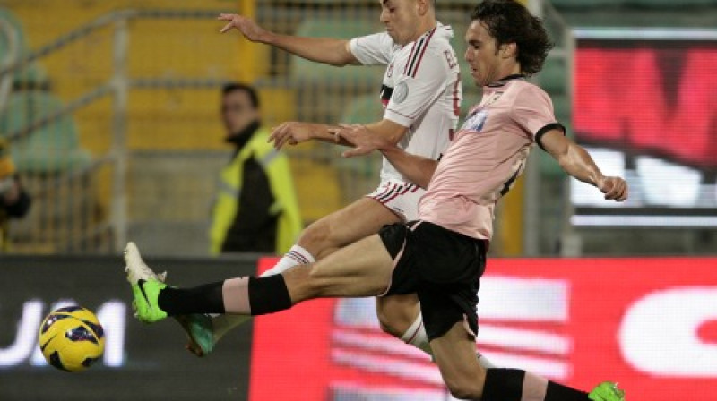 Stefans El Šaravi cīņā ar Santiago Garsiju.
Foto: AFP/Scanpix