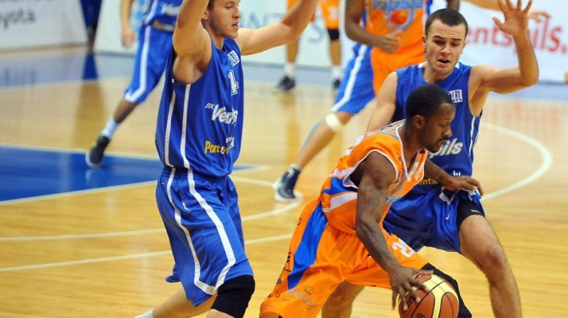 Dāvis Lejasmeiers un Artūrs Bērziņš aizsardzībā
Foto: bkventspils.lv