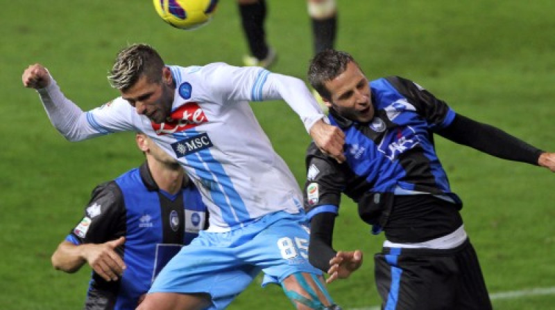 Kadrs no "Napoli" un "Atalanta" spēles.
Foto: AP/Scanpix