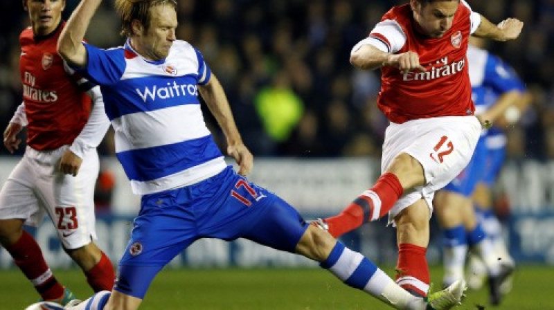 Kaspars Gorkšs mēģina kavēt Olivjē Žirū

Foto: AFP/Scanpix