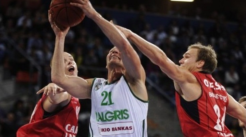 Rimants Kaukens trešajā ceturtdaļā guva septiņus punktus, iesākot "Žalgira" pretuzbrukumu
Foto: AFP/Scanpix