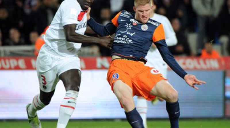 Mamadū Sako mirkli pirms tam rāva Gaetānu Šarbonjē aiz krekla, tādējādi liedzot viņam lielisku izdevību
Foto: AFP/Scanpix