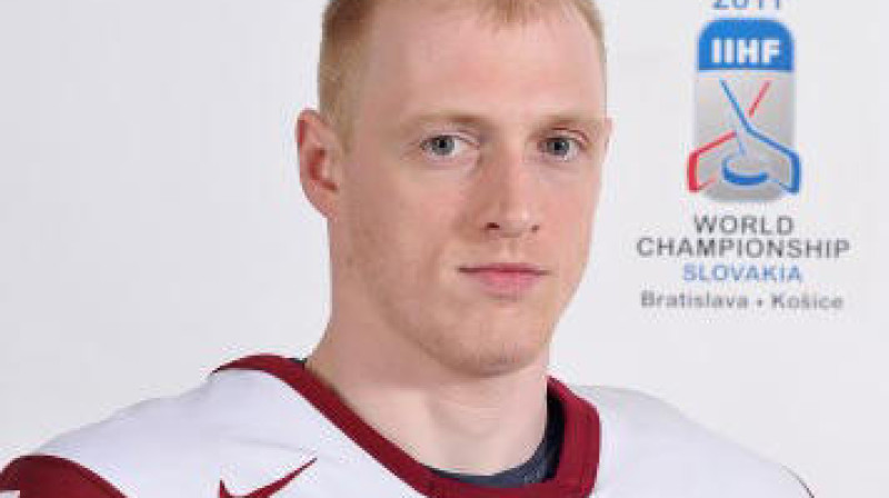 Mārtiņš Cipulis - 2011. gada pasaules čempionātam veltītajā oficiālajā fotosesijā. Foto: lhf.lv