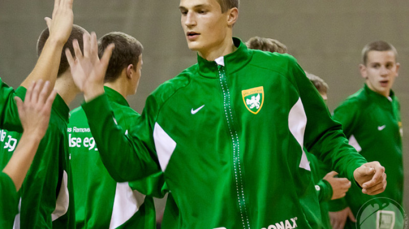 Jānis Engers: 19 punkti un 10 atlēkušās bumbas zaudējumā pret "Baltijas Tranzīta Servisu"
Foto: bkvalmiera.lv