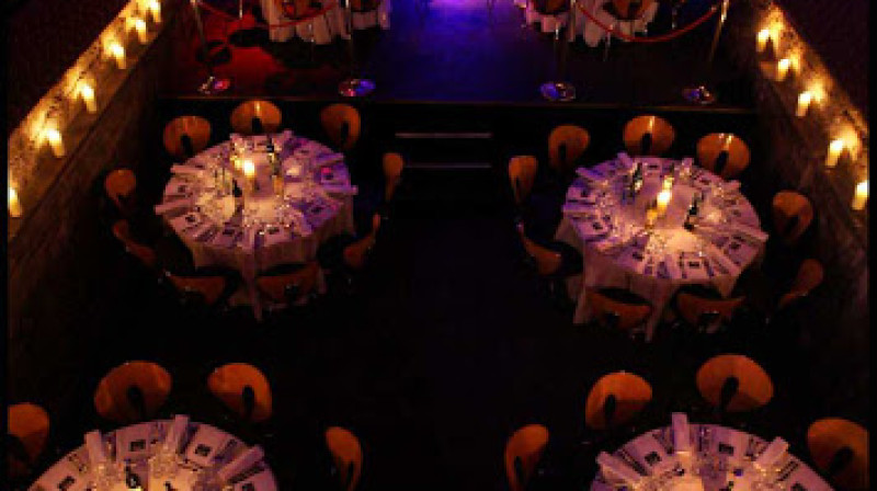 Šajā Edinburgas "The Caves" restorānā katru gadu notiek 6 Nāciju kausa izcīņas - pasaulē senākā regbija turnīra - "3. puslaiks". 
Foto: thecavesedinburgh.com