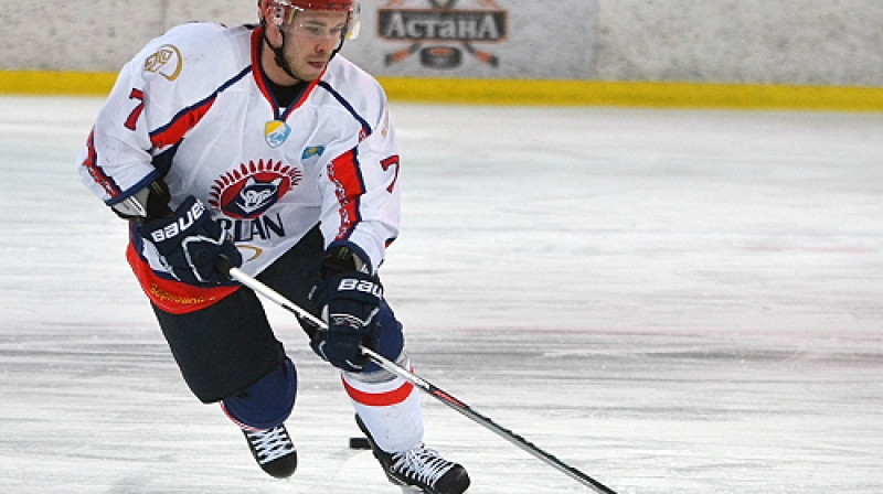 Renārs Demiters Arlan komandas krāsās. Foto no hokejista personīgā arhīva