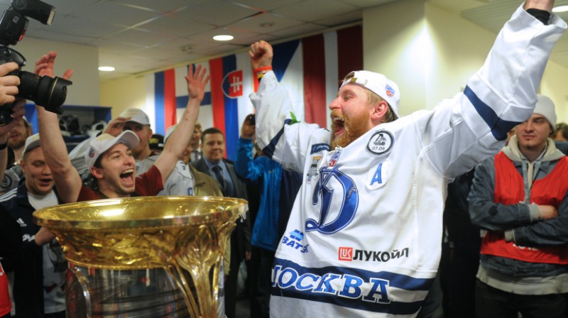 Leo Komarovs priecājas par Gagarina kausu
Foto: ITAR-TASS / Scanpix