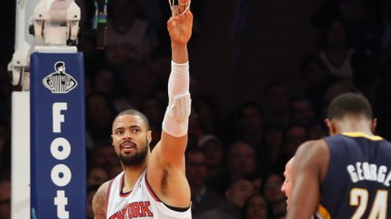 "Knicks" centra spēlētājs Taisons Čendlers svin savas komandas pārākumu
Foto: AFP/Scanpix