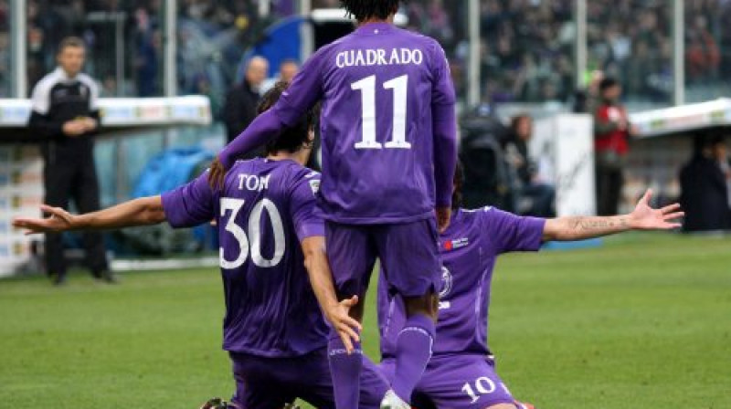 Luka Toni (#30) ar komandas biedriem priecājas par vārtu guvumu.
Foto: Lapresse/Scanpix