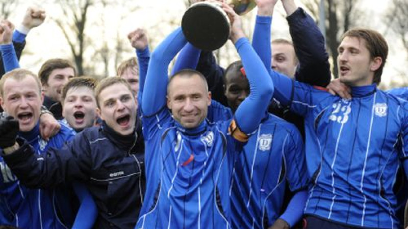 Daugavpils "Daugava" ar čempiones kausu
Foto: Romāns Kokšarovs, Sporta Avīze, f64