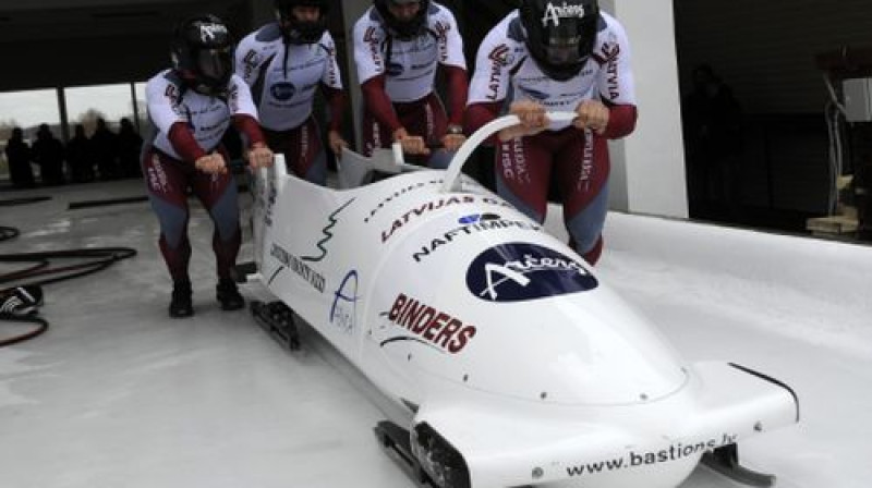 Oskara Melbārža ekipāža
Foto: Romāns Kokšarovs, Sporta Avīze, f64