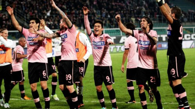 "Palermo" spēlētāji priecājas par uzvaru derbijā
Foto: Lapresse/Scanpix