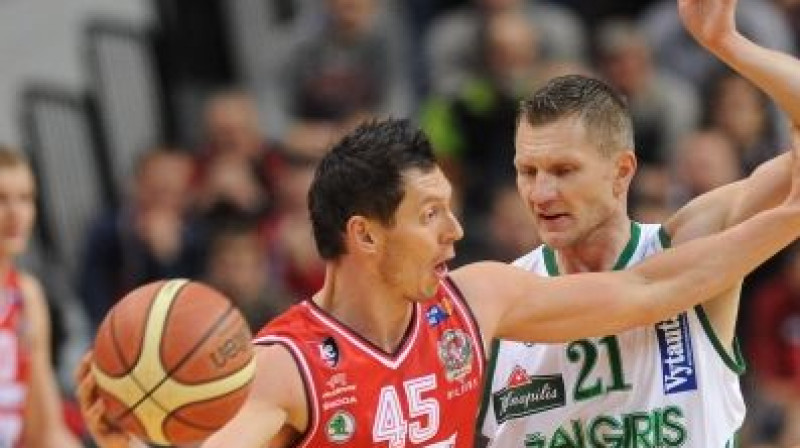 Jānis Blūms pret Rimantu Kaukēnu 
Foto: Fotodiena.lt/R.Dačkus