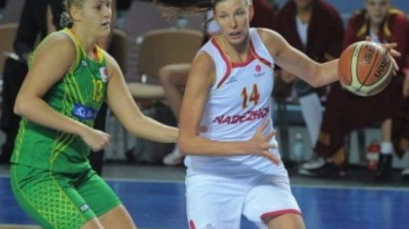 Zane Tamane spēlē pret "UE Sopron" izcēlās ar 12 punktiem un 8 izcīnītām bumbām zem groziem
Foto: www.orenbasket.ru