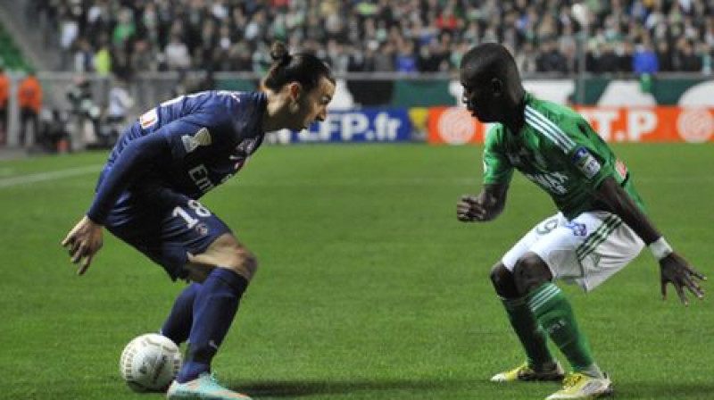 Zlatans Ibrahimovičs pret Maksu Alēnu Gradelu
Foto: AFP/Scanpix