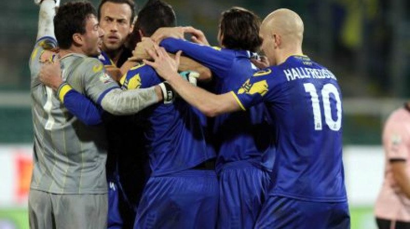 "Hellas Verona" spēlētāji līksmo pēc uzvaras pār "Palermo"
Foto: digitale/Scanpix