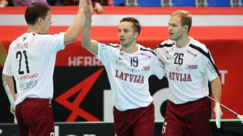 Latvijas izlases vadošā maiņa pret Japānu bija Artis Raitums, Jānis Jansons un Mihails Kostusevs
Foto: Ritvars Raits, Sportacentrs.com