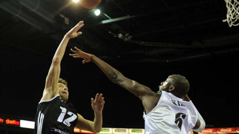 Kristaps Janičenoks "pūķu" grozā sameta 19 punktus 
Foto: Romāns Kokšarovs, Sporta Avīze, f64