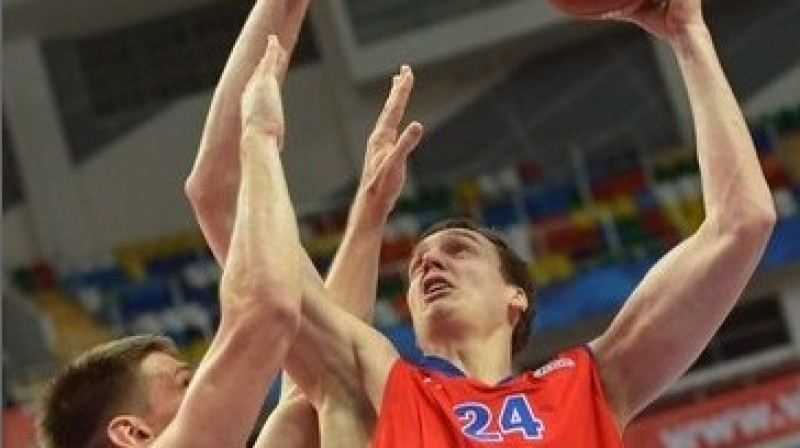 Aleksandrs Kauns mājas spēlē pret "Bešiktaš" guva 19 punktus
Foto: AFP/Scanpix