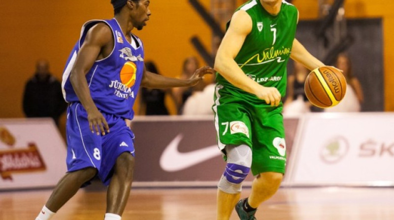 Kendriks Brauns (no kreisās) nav izārstējis janvārī gūto kājas traumu.
Foto: Jānis Priedītis