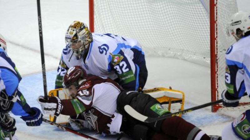 Mārtiņš Karsums Minskas "Dinamo" vārtu priekšā
Foto: Romāns Kokšarovs, Sporta Avīze/f64