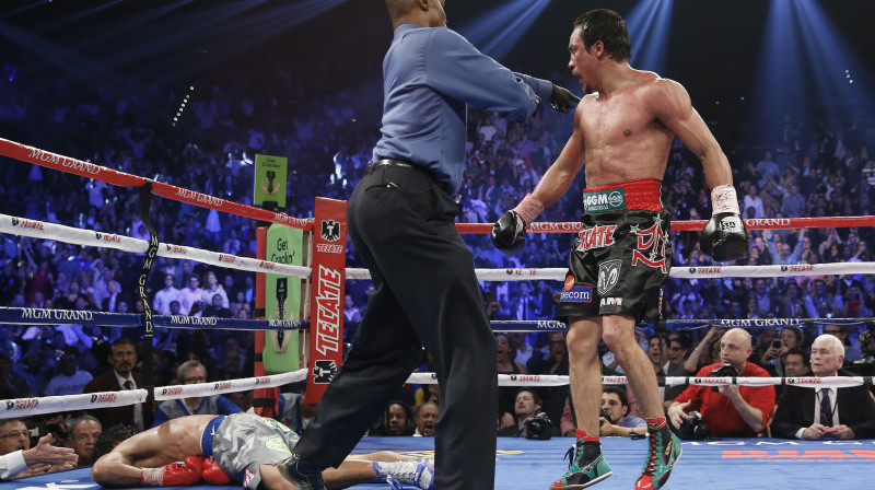 Huans Manuels Markess nokautēja Meniju Pakjao abu ceturtajā cīņā. Foto: AP/Scanpix