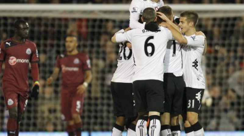 "Fulham" spēlētāji pēc vārtu guvuma
Foto: AFP/Scanpix