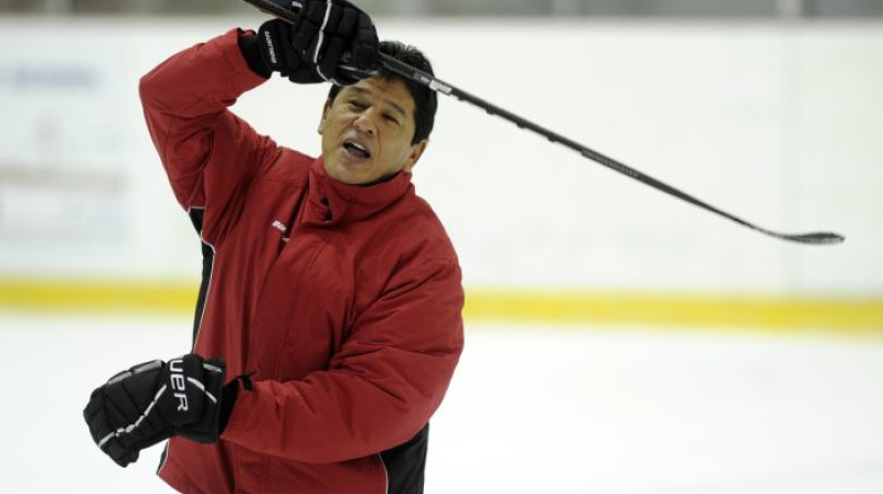 Latvijas izlases galvenais treneris Nolans uzskatāmi parādīja, ko nozīmē izveidot komandu... Sanāca.

Foto: Romāns Kokšarovs, Sporta Avīze, f64