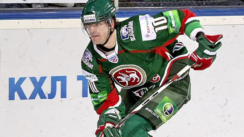 Lauris Dārziņš kaujas pozā, t.i. slidojumā. Foto: ak-bars.ru