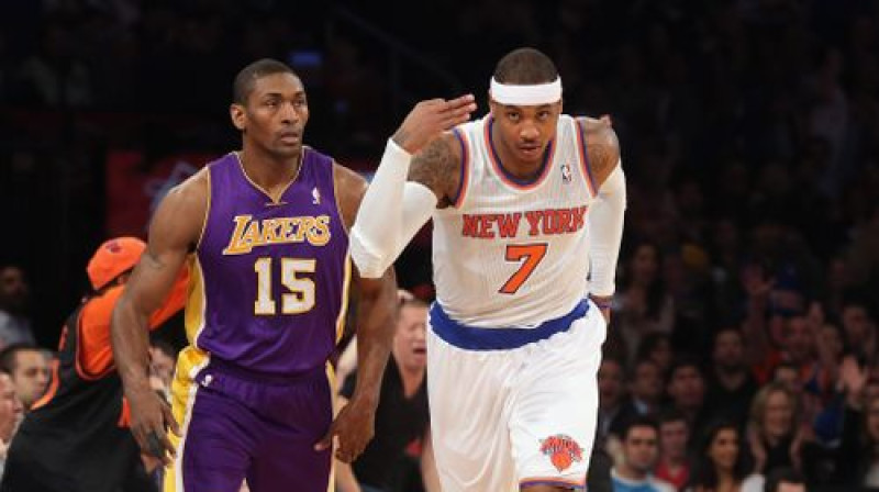 Karmelo Entonijs pret "Lakers" un Metu Vorldu Pīsu guva 22 puntus jau pirmajā ceturtdaļā
Foto: AFP/Scanpix