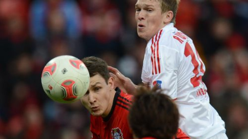 Artjoms Rudņevs cīņā ar "Bayer" aizsardzību
Foto: AFP/Scanpix