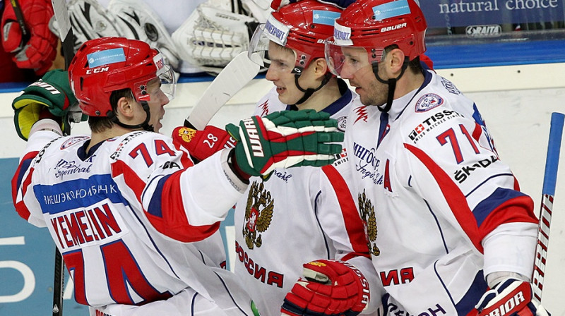 Krievijas izlases spēlētāji Aleksejs Jemeļins, Vadims Šipačovs un Iļja Kovaļčuks
Foto: www.championat.com